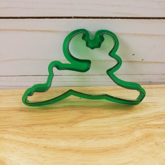 Vintage Green Plastic Christmas Cookie Cutters From 1980s Elf Reindeer Sleigh - Picture 6 of 15
